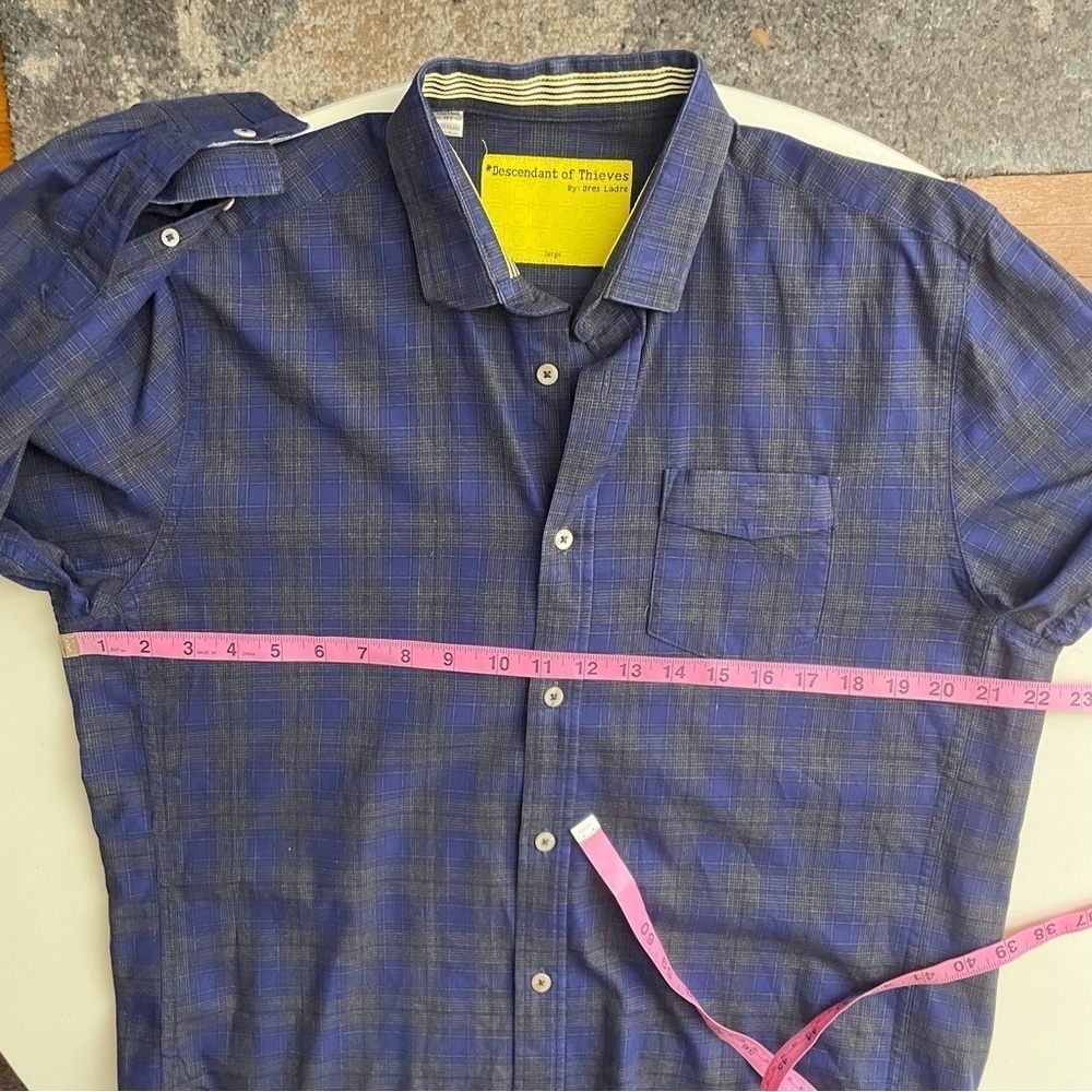 Descendant Of Thieves Men’s Plaid Print Button Down Shirt Size Large — image 3 of 8